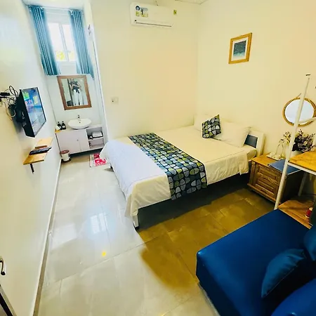 Shark Hostel-2